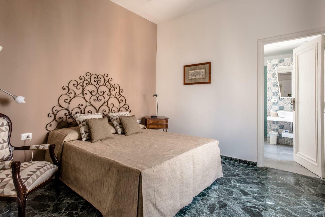La Casa Di Eugenio Apartment เนเปิลส์ ภายนอก รูปภาพ